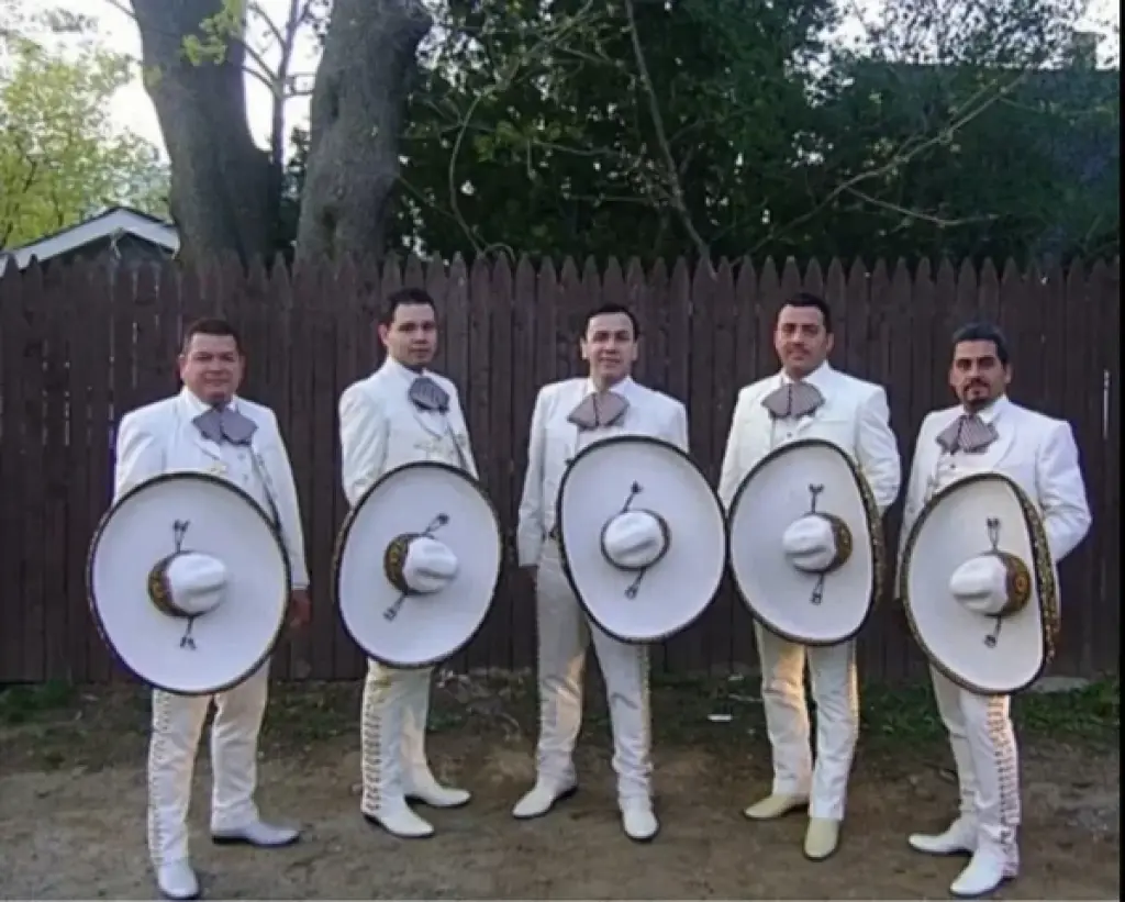MARIACHI PARA SU FIESTA.