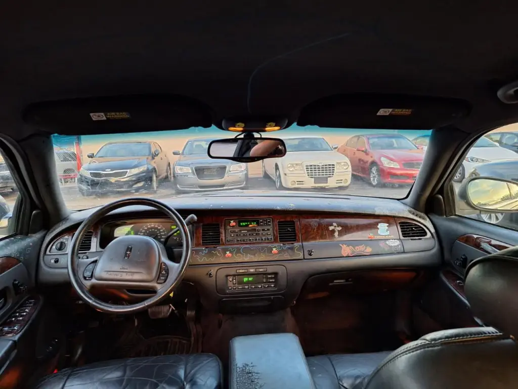 2001 Lincoln Town Car EXECUTIVE