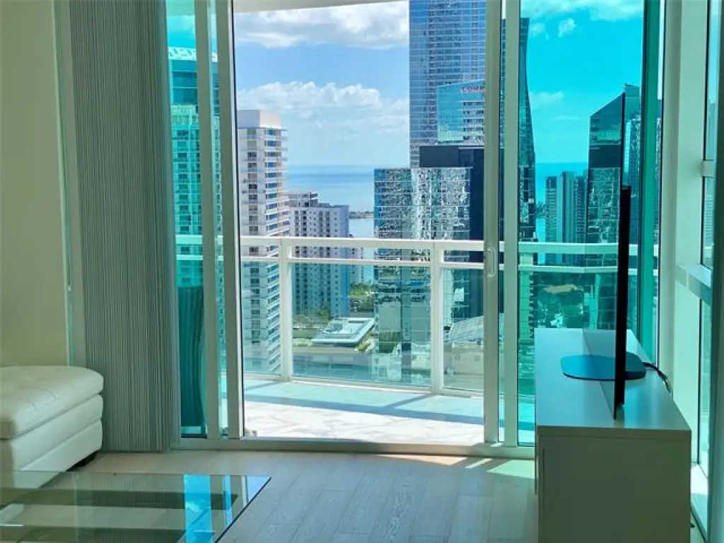 Propiedad en alquiler con 2 habitaciones y 2.5 baños en Miami