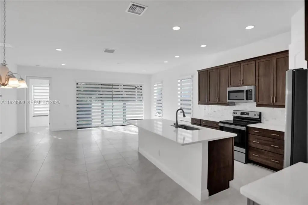Propiedad en alquiler con 3 habitaciones y 2.5 baños en Coral Springs