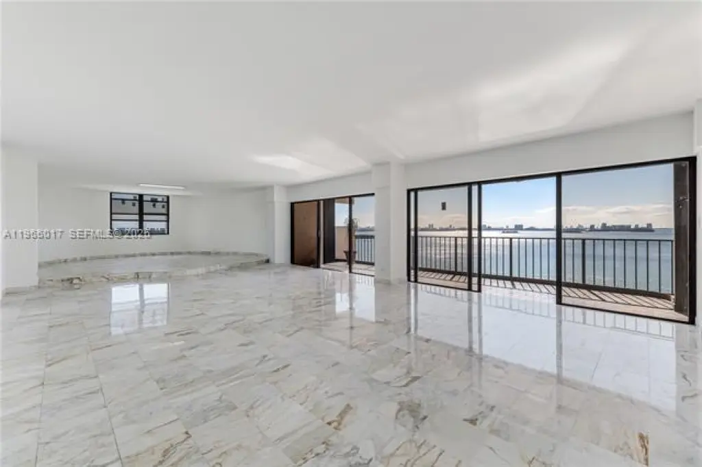 Propiedad en alquiler con 2 habitaciones y 3 baños en Miami