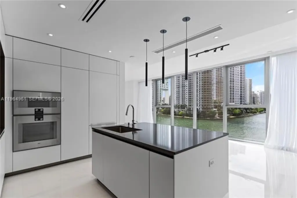 Propiedad en alquiler con 2 habitaciones y 2.5 baños en Miami