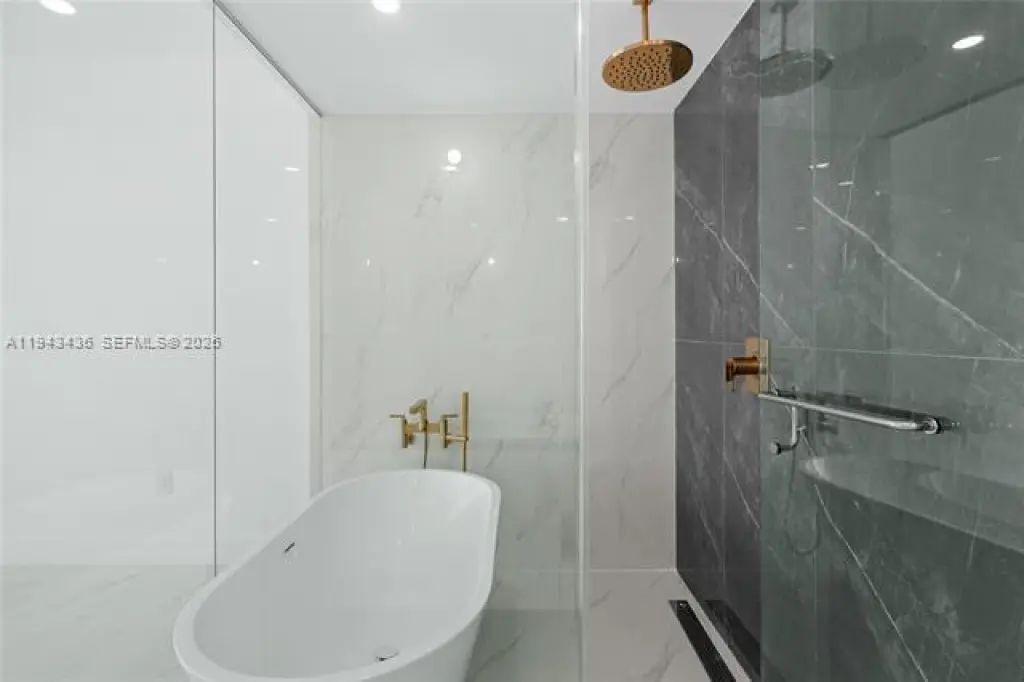 Propiedad en alquiler con 1 dormitorio y 2 baños en Miami