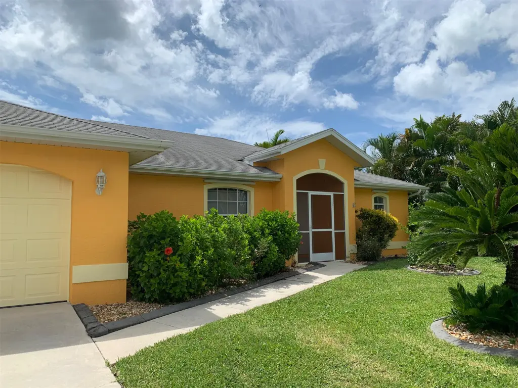 Propiedad en alquiler con 3 habitaciones y 2 baños en Cape Coral