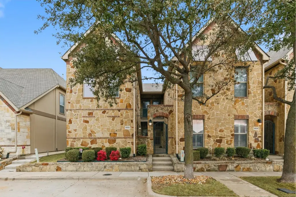 Propiedad en alquiler con 2 habitaciones y 3 baños en McKinney