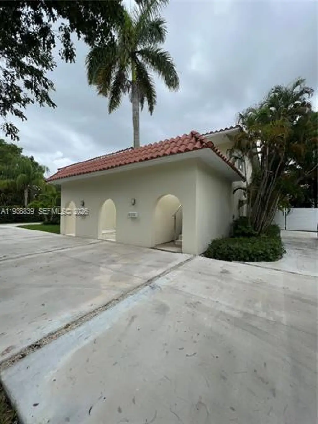 Propiedad en alquiler con 4 habitaciones y 3 baños en Pinecrest