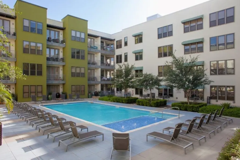 Propiedad en alquiler con 0 habitaciones y 1 baño en Austin