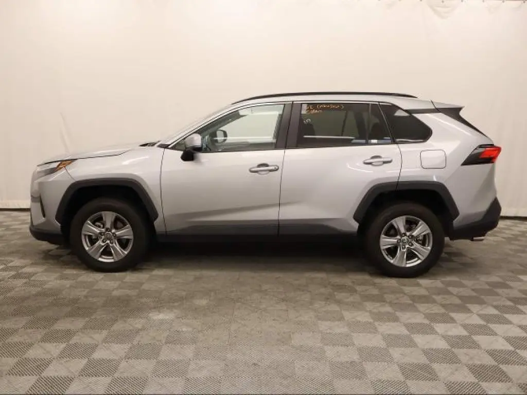 Toyota RAV4 2024 XLE 4dr SUV