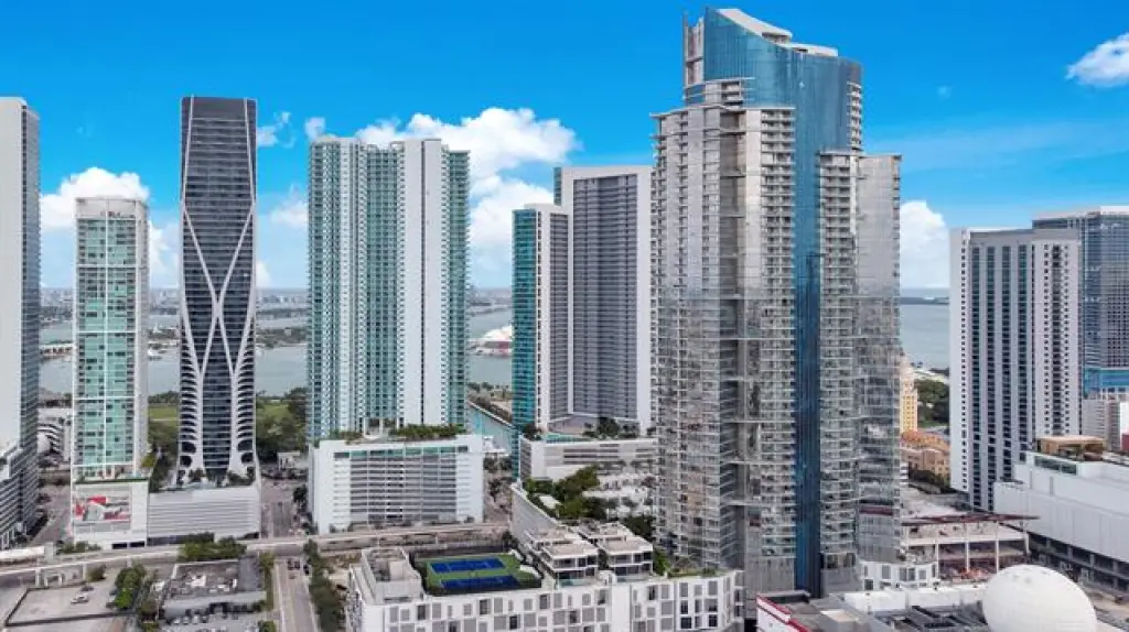 Propiedad en alquiler con 1 dormitorio y 2 baños en Miami