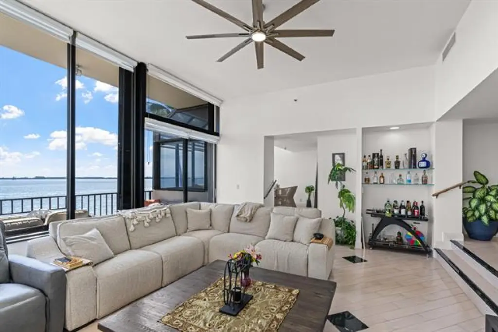 Propiedad en alquiler con 2 habitaciones y 2.5 baños en Miami