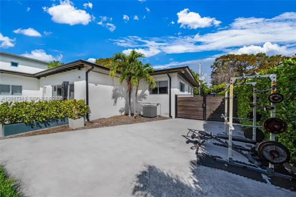 Propiedad en alquiler con 3 habitaciones y 2 baños en Miami