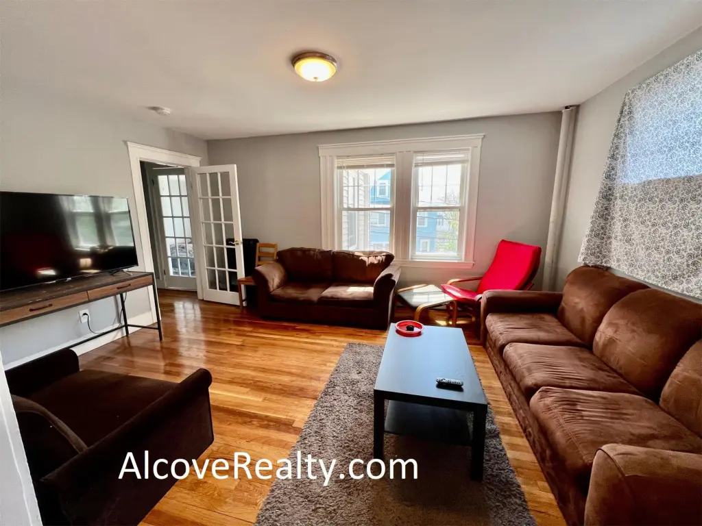 Propiedad en alquiler con 5 habitaciones y 2 baños en Somerville