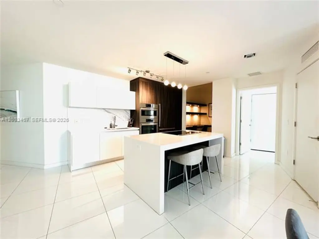 Propiedad en alquiler con 2 habitaciones y 3 baños en Miami