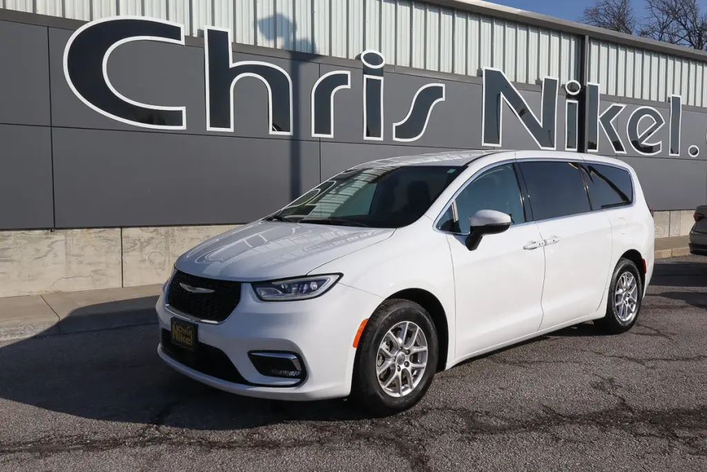 2023 Chrysler Pacifica Touring L FWD