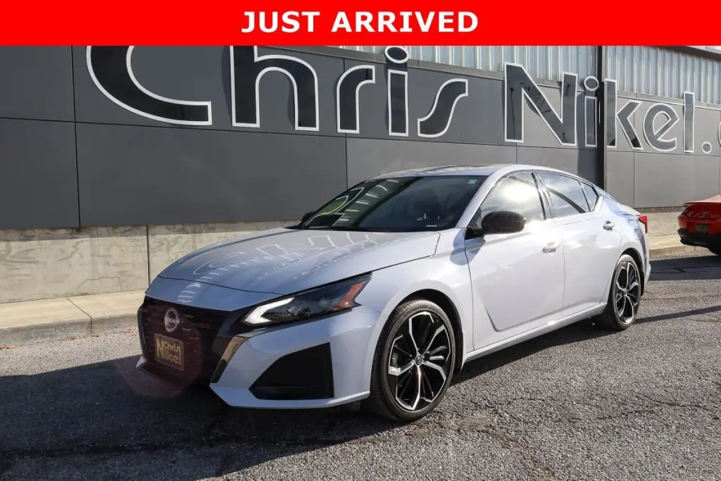 2025 Nissan Altima SR FWD