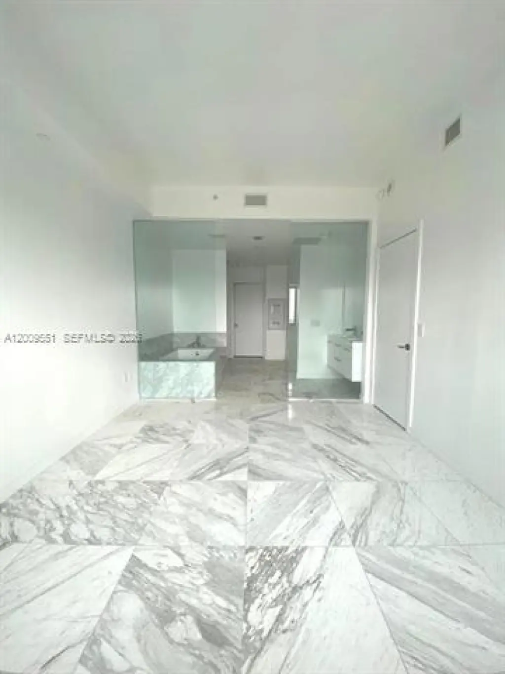 Propiedad en alquiler con 2 habitaciones y 3 baños en Miami