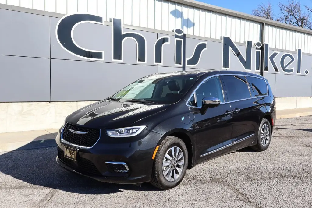 2023 Chrysler Pacifica Hybrid Limited FWD