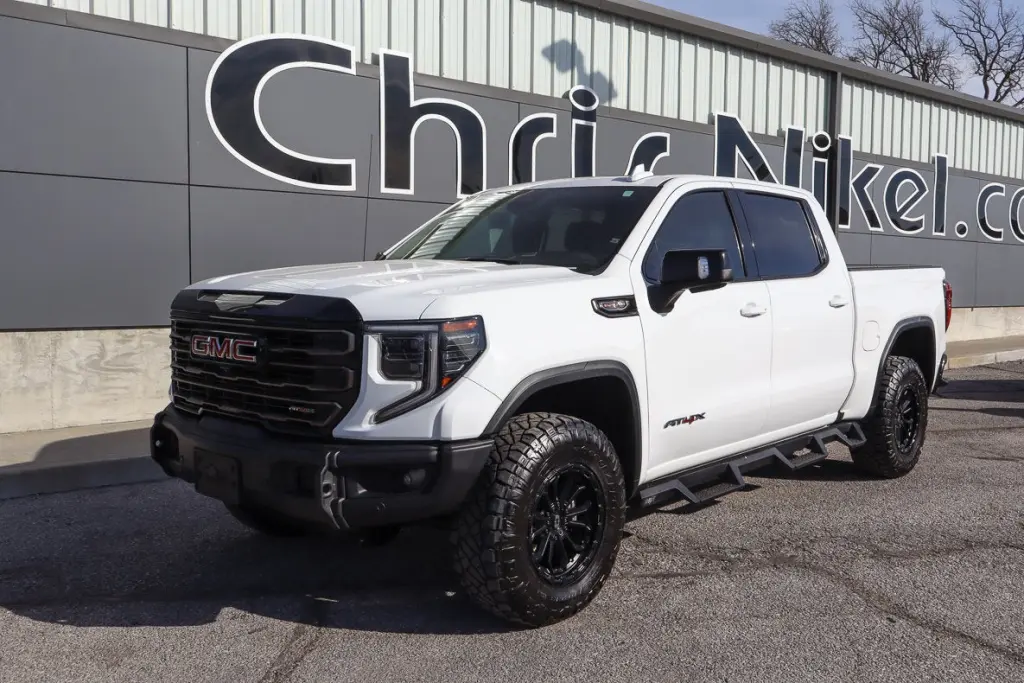 2023 GMC Sierra 1500 4WD Crew Cab 147 AT4X