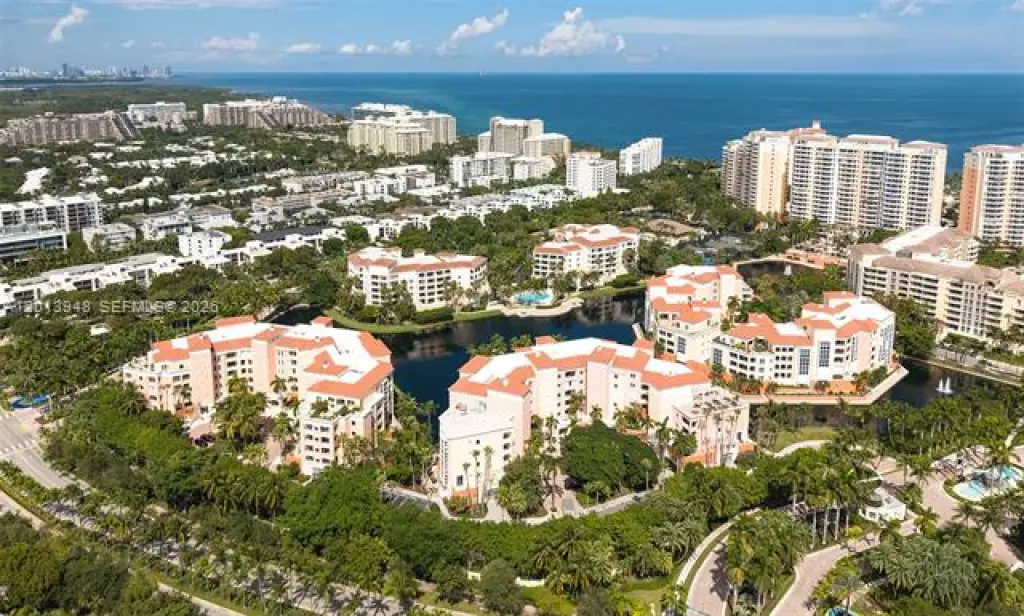 Propiedad en alquiler con 3 habitaciones y 3 baños en Key Biscayne