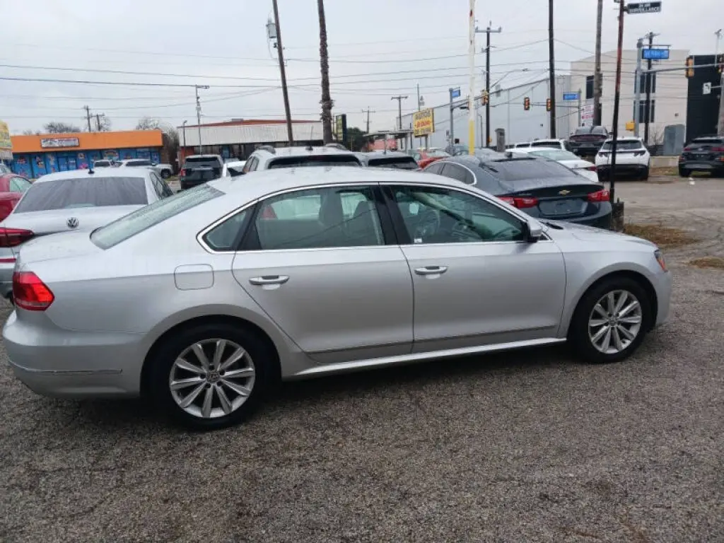 2013 Volkswagen Passat SEL Premium