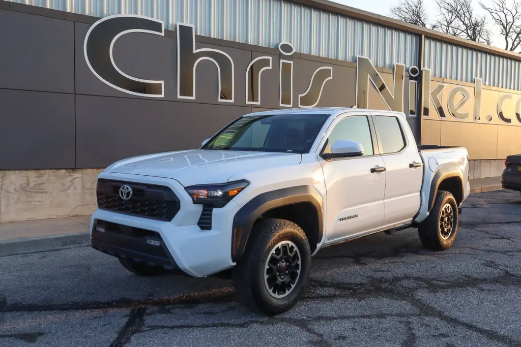 2025 Toyota Tacoma 4WD TRD Off Road Double Cab 5' Bed AT