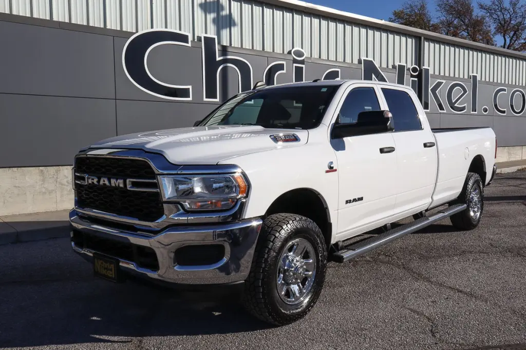 2022 RAM 3500 Tradesman 4x4 Crew Cab 8' Box