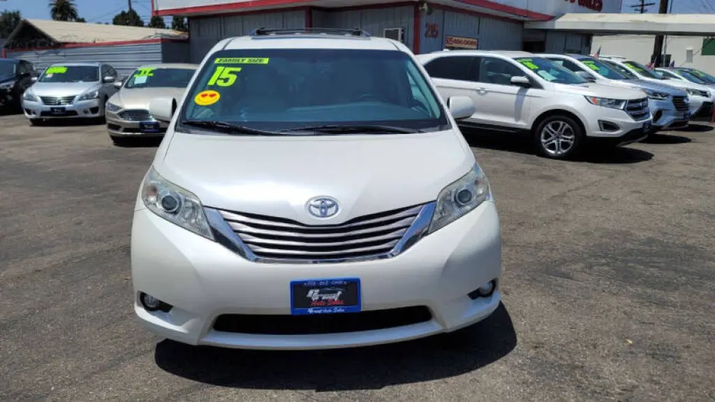 2015 Toyota Sienna XLE Premium 8-Passenger