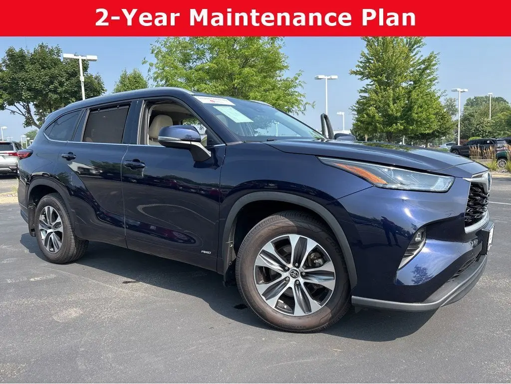 Silver Certified2022 Toyota Highlander Hybrid XLE