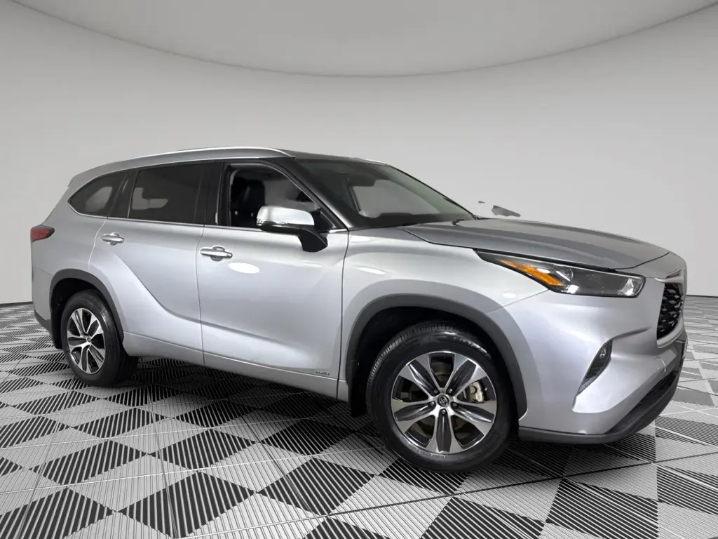 Silver Certified2022 Toyota Highlander Hybrid HYBRIDXLE