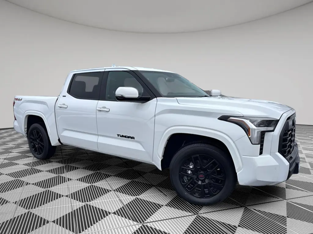 2022 Toyota Tundra SR5 CREW