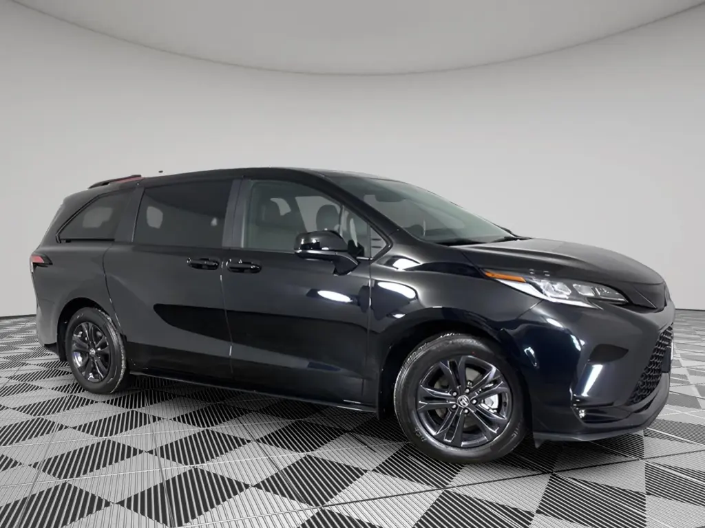 Gold Certified2025 Toyota Sienna XSE