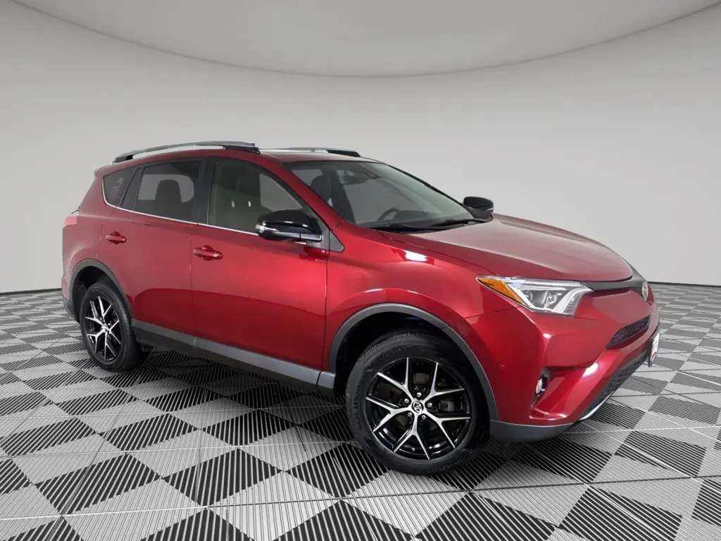 Silver Certified2018 Toyota RAV4 SE