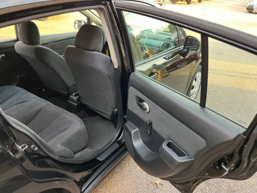 2009 Nissan Versa 1.8 S
