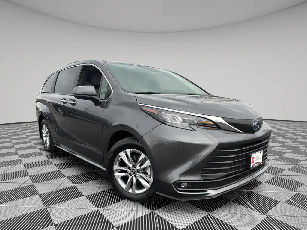 2025 Toyota Sienna XLE 7-Passenger