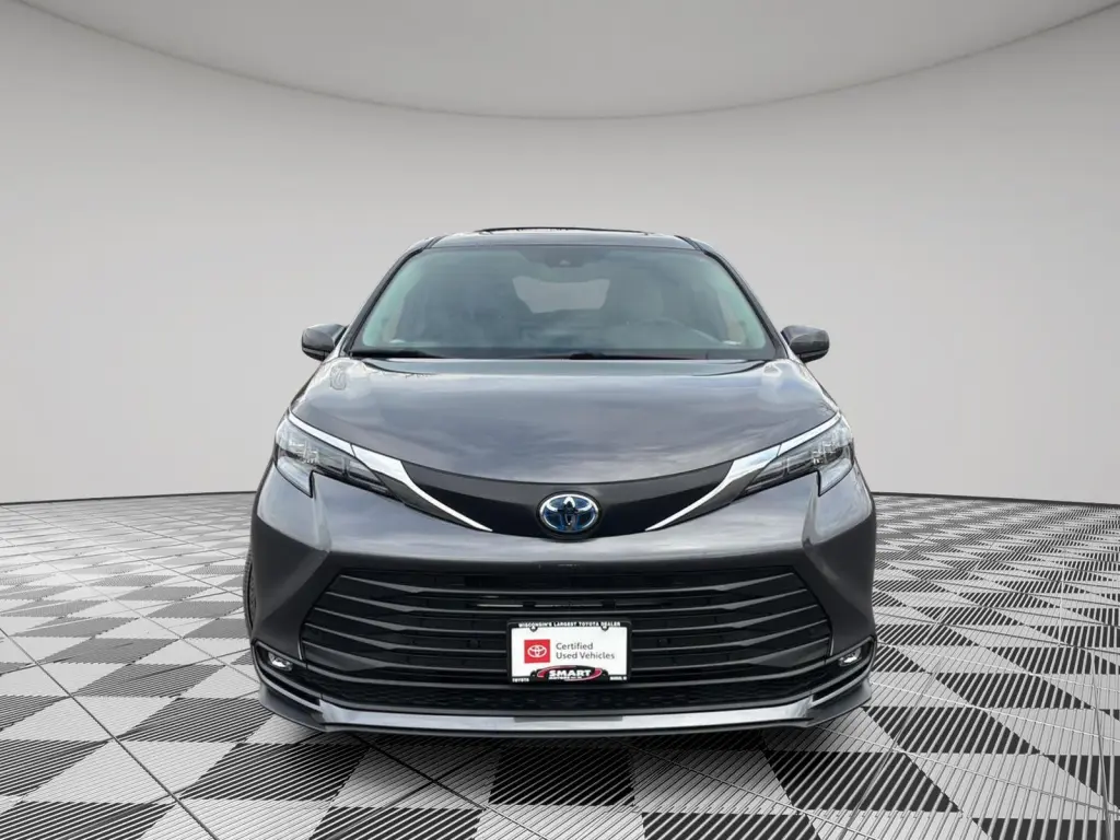 2025 Toyota Sienna XLE 7-Passenger