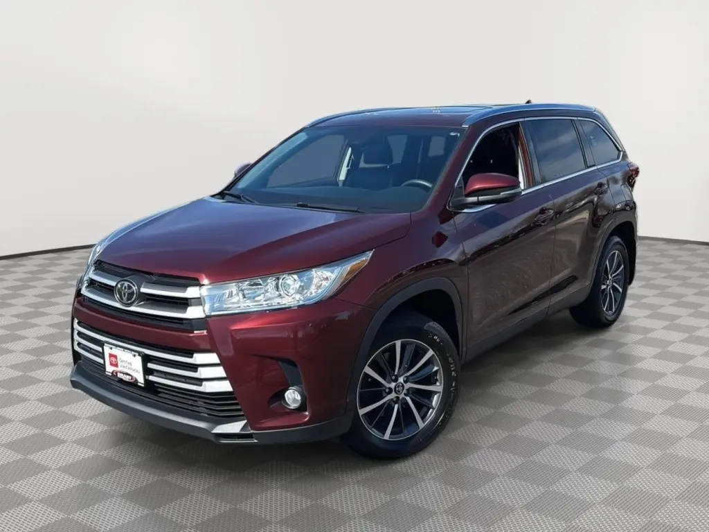 Silver Certified 2019 Toyota Highlander XLE