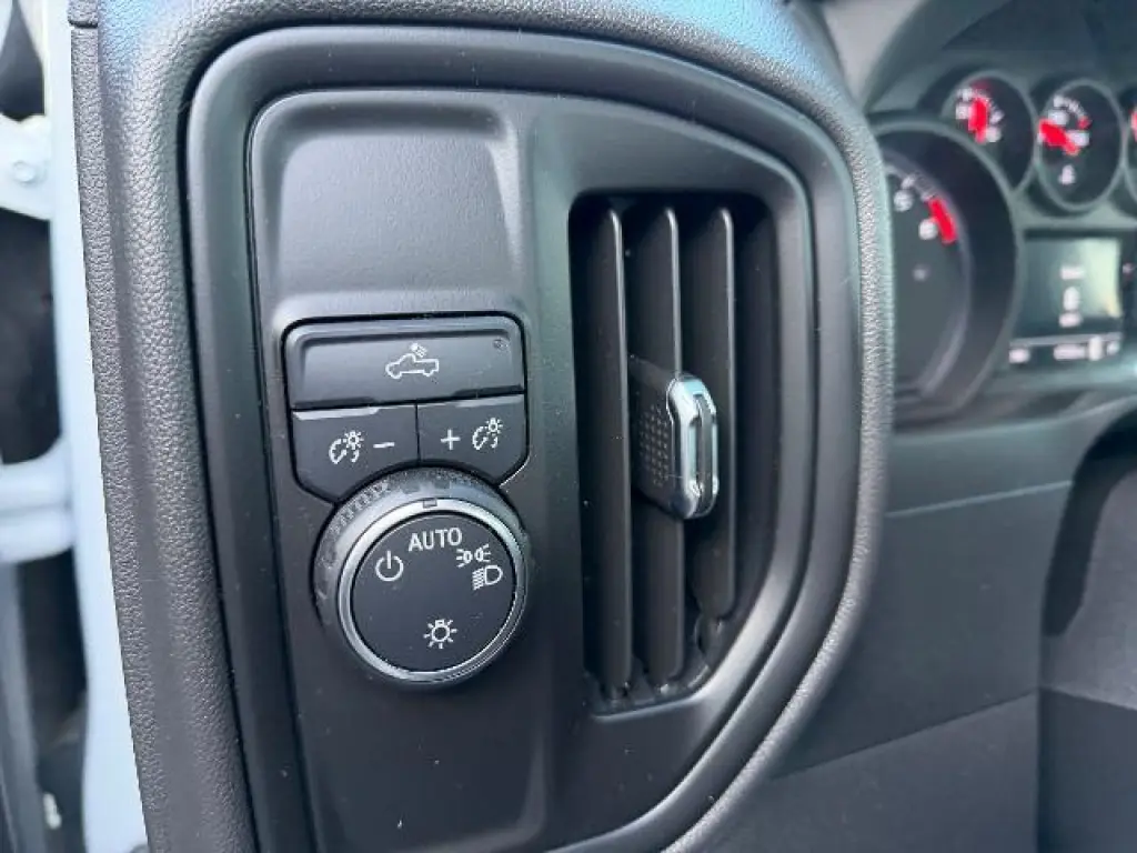 Chevrolet Silverado 1500 2025 4x2 Work Truck 2dr Regular Cab 8 ft. LB
