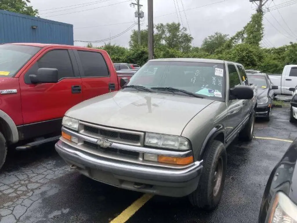 2002 Chevrolet S-10 LS