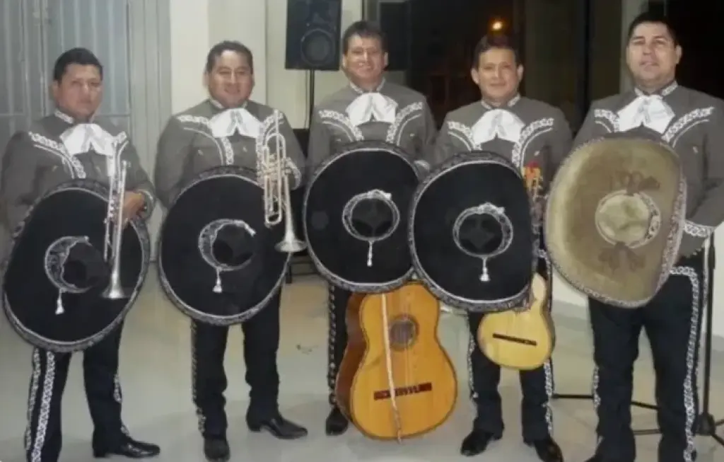 MARIACHI PERLA $260