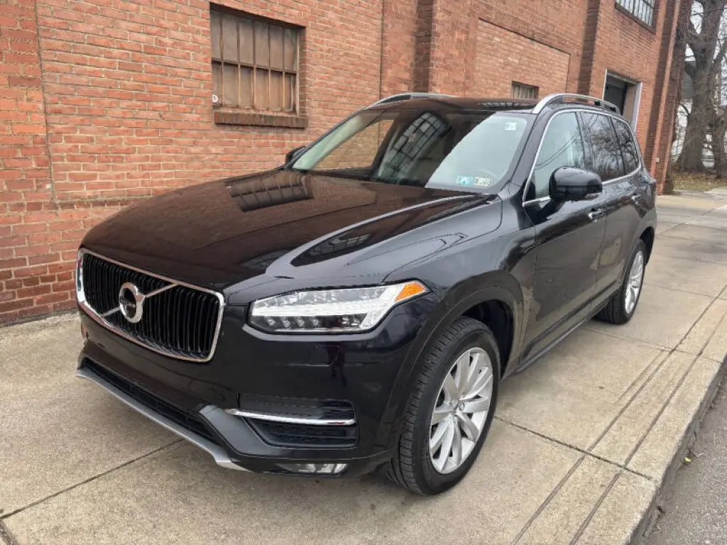 2016 Volvo XC90 T6 Momentum