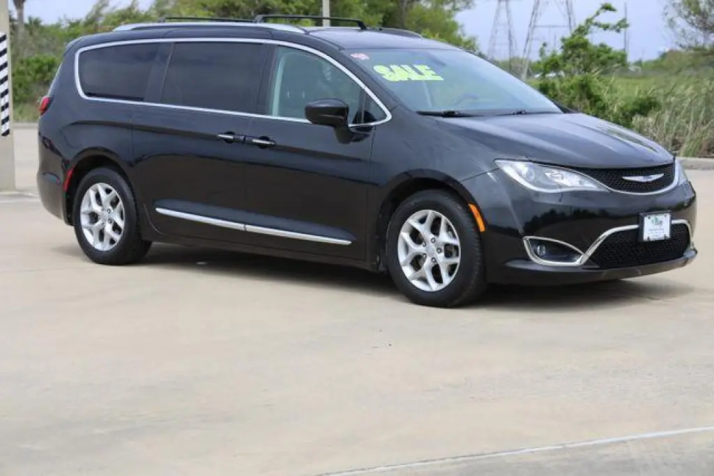 Chrysler Pacifica 2019 Touring L Plus 35th Anniversary 4dr Mini-Van