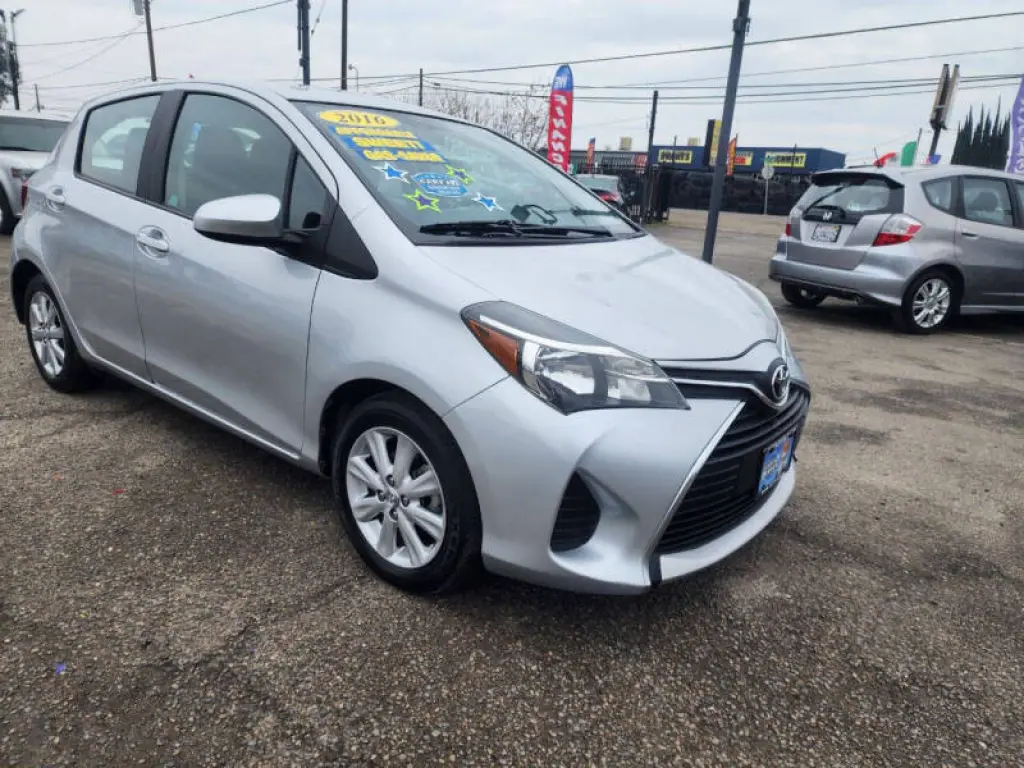 2016 Toyota Yaris 5-Door LE