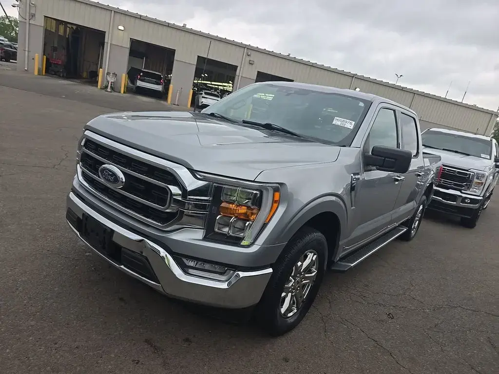 Ford F-150 2022 4x2 XL 4dr SuperCrew 5.5 ft. SB