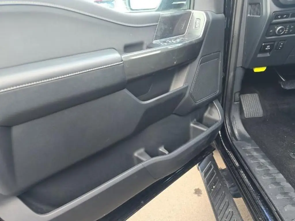 Ford F-150 2023 4x4 Lariat 4dr SuperCrew 5.5 ft. SB