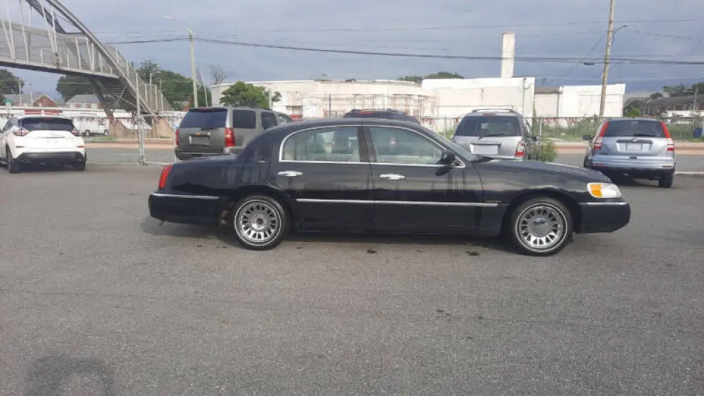 2000 Lincoln Town Car Cartier