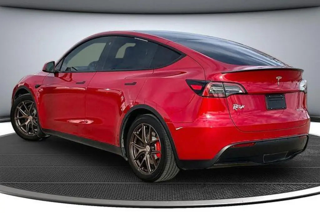 Tesla Model Y 2023 AWD Performance 4dr Crossover