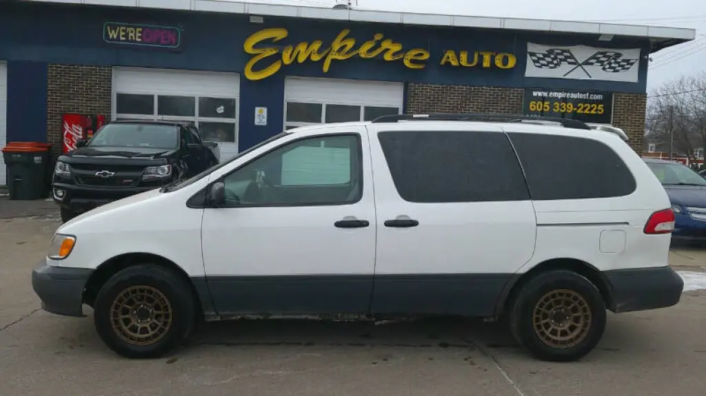 2002 Toyota Sienna CE