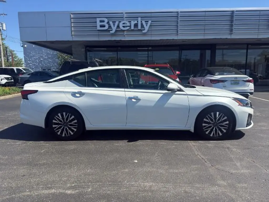 Nissan Altima 2023 2.5 SV 4dr Sedan