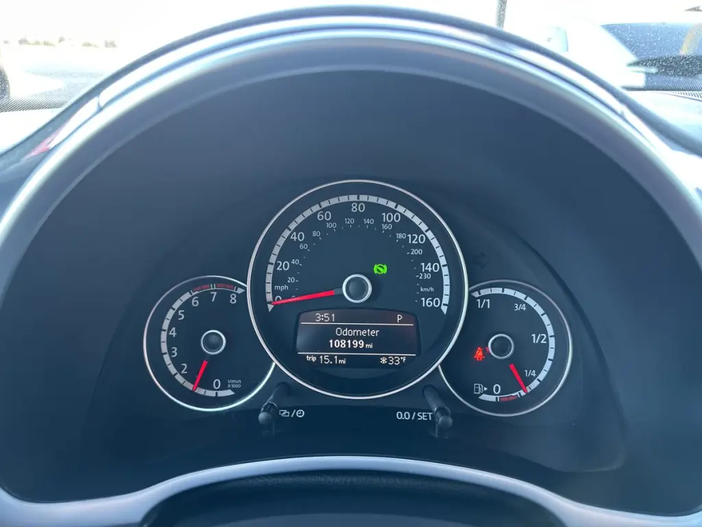 2013 Volkswagen Beetle Convertible 2.5L w/Tech