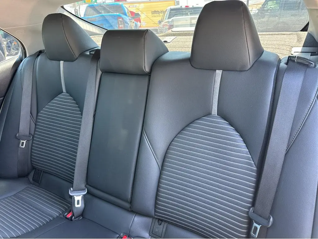 2019 Toyota Camry Hybrid SE